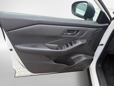 Used 2024 Nissan Rogue S AWD/4WD image 14