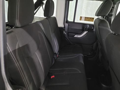 Used 2018 Jeep Wrangler Unlimited Sahara w/ Connectivity Group image 48