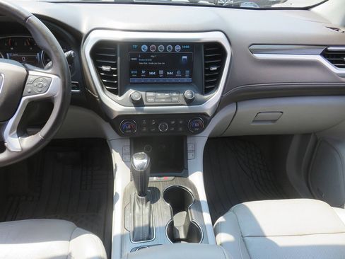 Used 2018 GMC Acadia SLT w/ LPO, Black Accent Package AWD/4WD image 16