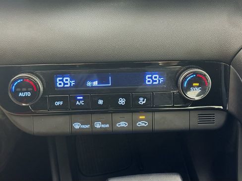 Certified 2025 Hyundai Elantra Sport image 15