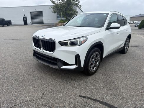 Used 2023 BMW X1 xDrive28i w/ Convenience Package AWD/4WD image 3