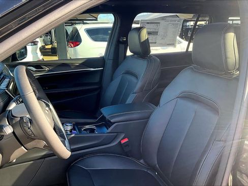 New 2025 Jeep Grand Cherokee L Limited AWD/4WD image 10
