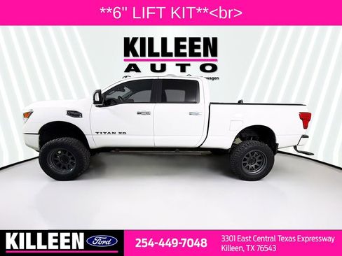 Used 2021 Nissan Titan SV w/ SV Convenience Package image 4