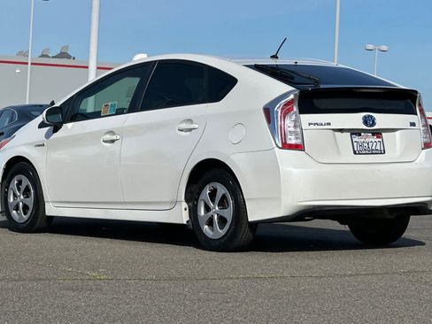 Used 2015 Toyota Prius Two image 7