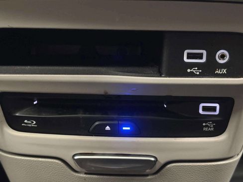 Used 2019 Chrysler Pacifica Touring-L Plus w/ Advanced Safetytec Group image 30