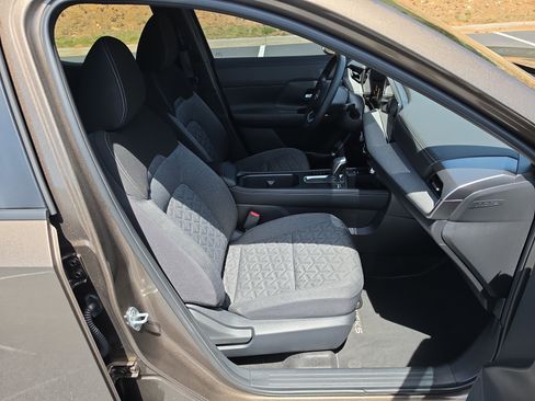 Used 2025 Nissan Kicks SV image 19