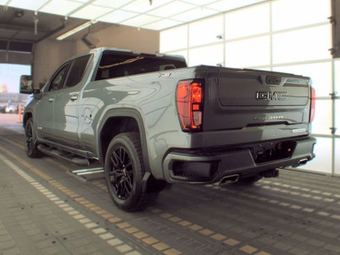 Used 2022 GMC Sierra 1500 Elevation w/ X31 Off-Road Package AWD/4WD image 4