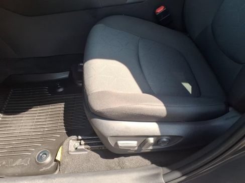 Used 2022 Toyota RAV4 XLE FWD image 15