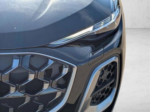 Certified 2025 Audi Q5 Premium Plus w/ Premium Plus AWD/4WD image 9