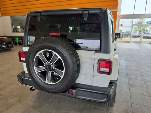 Used 2023 Jeep Wrangler Unlimited Sahara AWD/4WD image 8