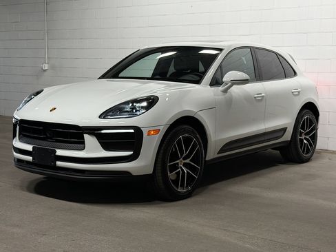 Certified 2023 Porsche Macan AWD/4WD image 1