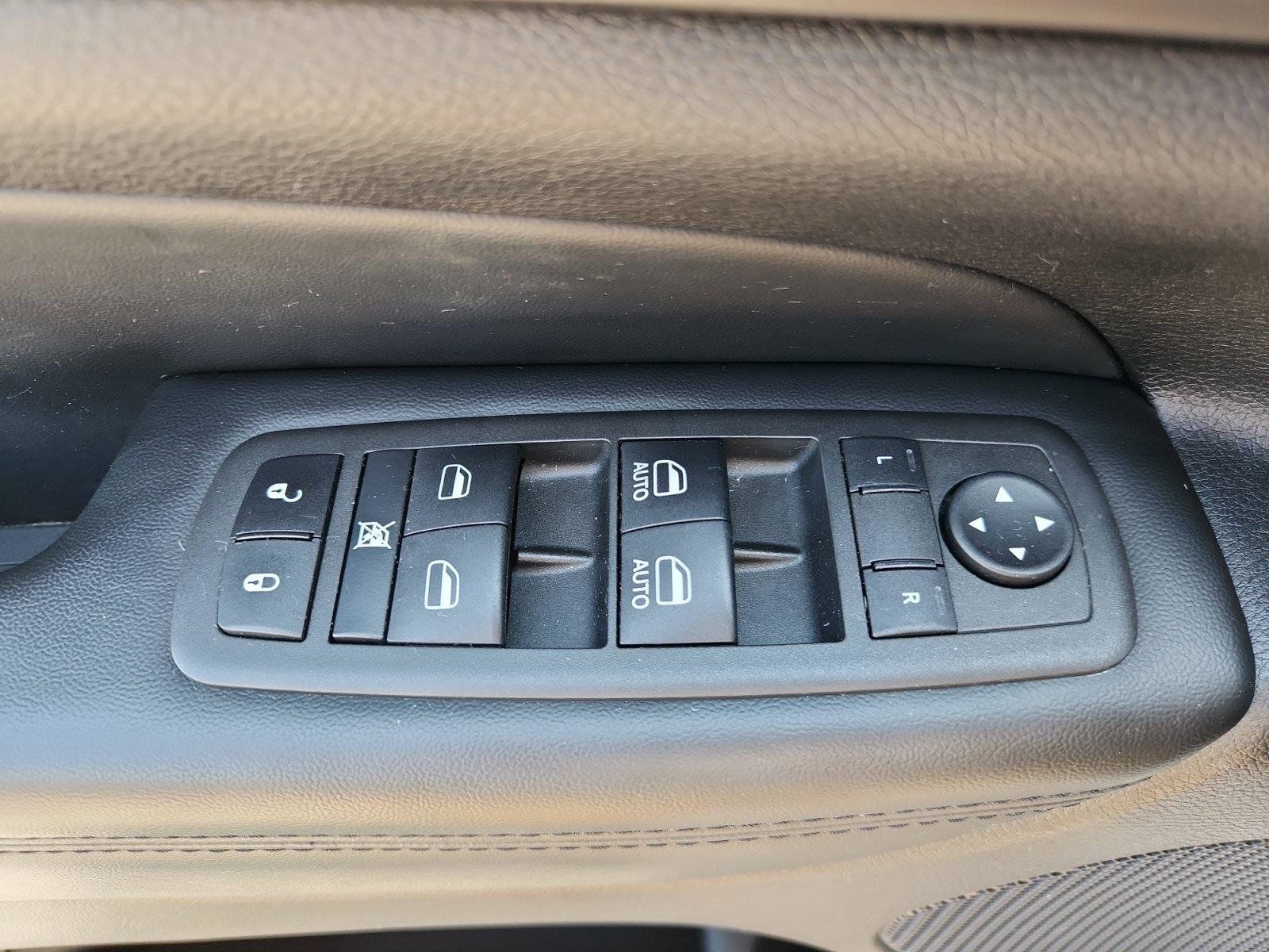 Used 2022 Jeep Grand Cherokee Laredo X AWD/4WD image 17