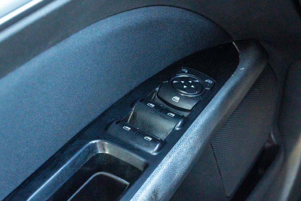 Used 2016 Ford Fusion SE FWD image 22