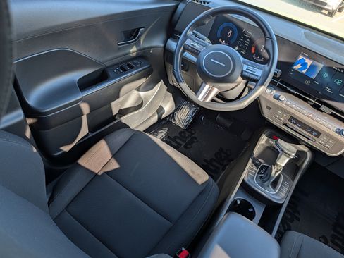 Certified 2024 Hyundai Kona SEL AWD/4WD image 9