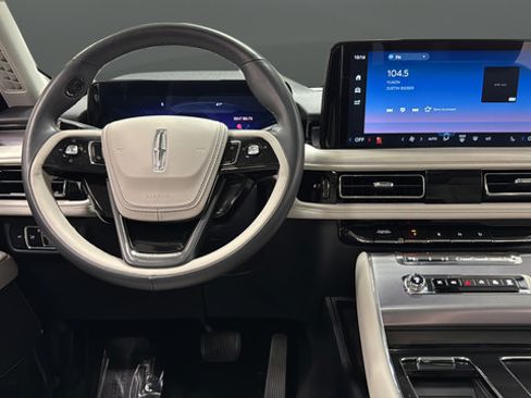 Used 2025 Lincoln Aviator AWD image 15