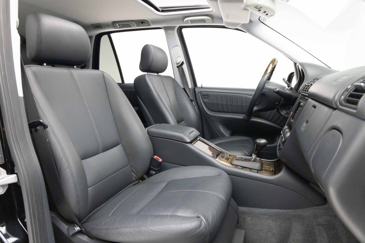 Used 2002 Mercedes-Benz ML 55 AMG 4MATIC image 4