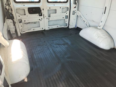 Used 2015 Chevrolet Express 2500 RWD image 13