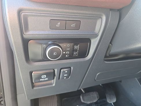 Used 2023 Ford Expedition Limited AWD/4WD image 11
