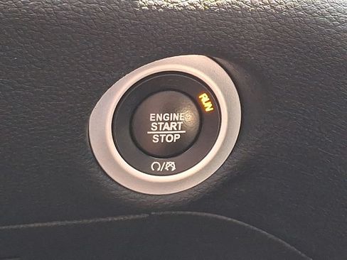 Certified 2020 Chrysler Pacifica Limited FWD image 26