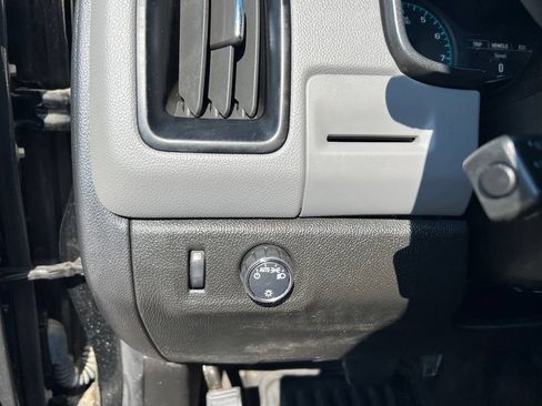 Used 2020 Chevrolet Colorado W/T RWD image 38