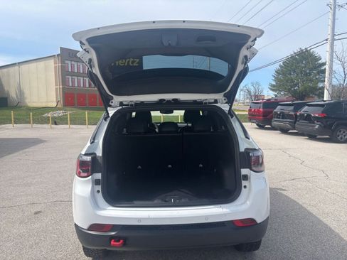 Used 2025 Jeep Compass Trailhawk image 29