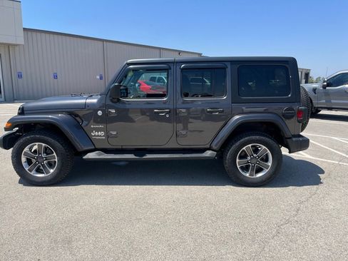 Used 2019 Jeep Wrangler Unlimited Sahara AWD/4WD image 2