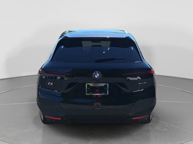 Used 2024 BMW iX xDrive50 w/ Premium Package AWD/4WD image 4