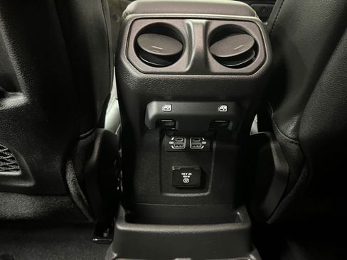 Used 2022 Jeep Wrangler Unlimited Rubicon w/ Dual Top Group image 35