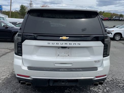 Used 2025 Chevrolet Suburban High Country AWD/4WD image 6