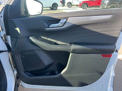 Certified 2023 Ford Escape Platinum AWD/4WD image 10