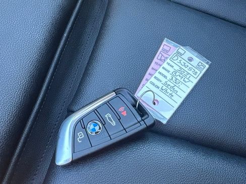 Used 2021 BMW 330i xDrive Sedan w/ M Sport Package AWD/4WD image 37