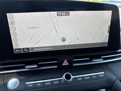 Used 2025 Hyundai Elantra SEL FWD image 25