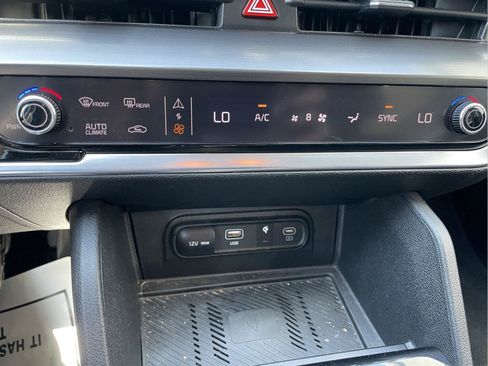 Used 2024 Kia Sportage EX FWD image 28
