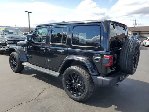 Used 2025 Jeep Wrangler Unlimited Sahara AWD/4WD image 3