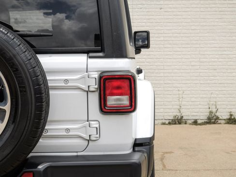 Used 2020 Jeep Wrangler Unlimited Sahara image 44