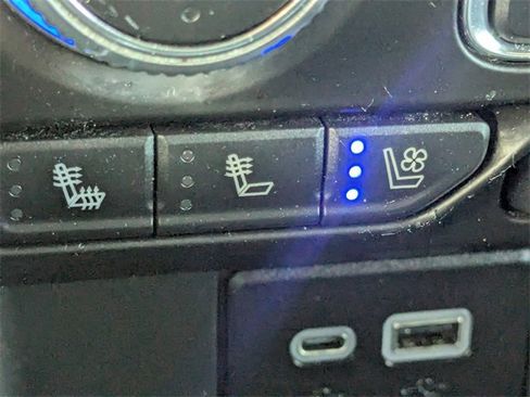 Used 2023 GMC Yukon SLT w/ SLT Premium Package image 23