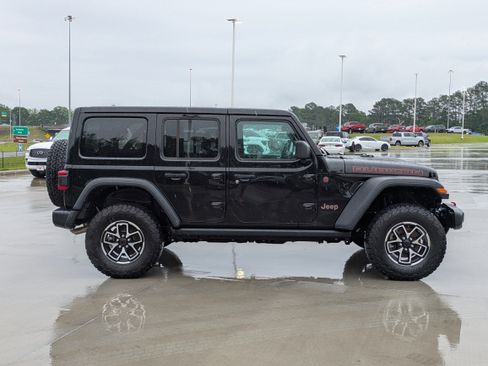 Certified 2025 Jeep Wrangler Unlimited Rubicon w/ Convenience Group AWD/4WD image 6