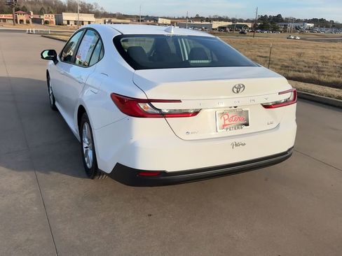 Used 2025 Toyota Camry LE image 7