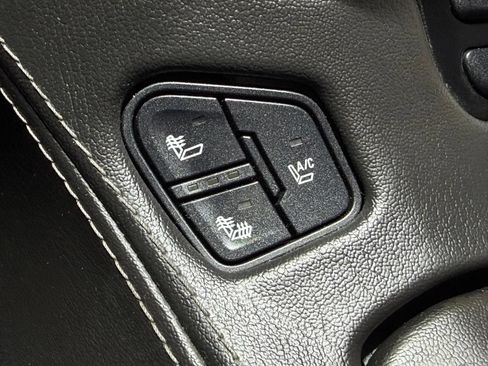 Used 2015 GMC Yukon Denali w/ Open Road Package AWD/4WD image 45