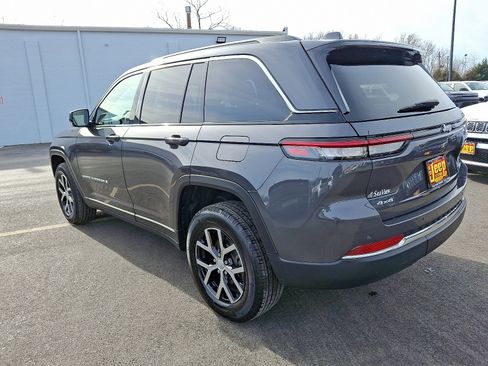 Certified 2025 Jeep Grand Cherokee Limited image 4