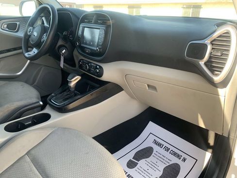 Used 2021 Kia Soul LX FWD image 27