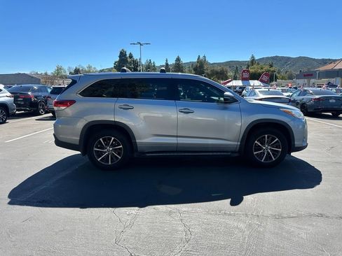 Certified 2018 Toyota Highlander XLE image 7