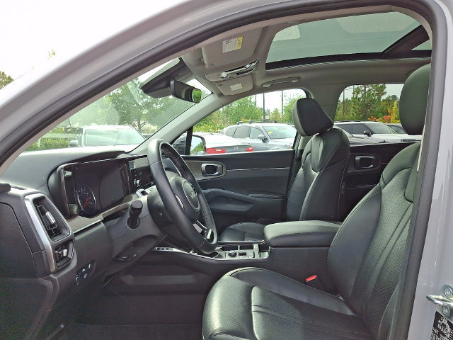 Certified 2023 Kia Sorento EX w/ Panoramic Sunroof Package FWD image 17