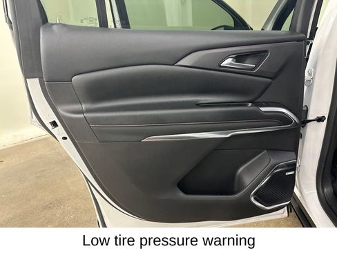 Used 2025 Chevrolet Traverse RS w/ LPO, Floor Liner Package FWD image 31