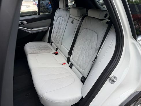 Used 2025 BMW X5 xDrive40i AWD/4WD image 32