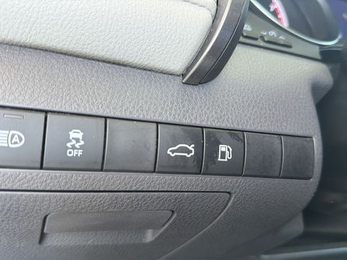 Used 2018 Toyota Camry XLE FWD image 24