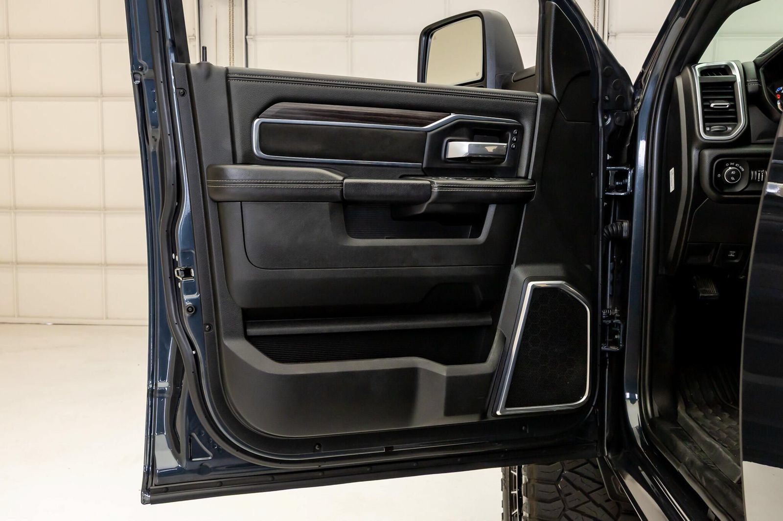 Used 2025 RAM 2500 Laramie w/ Night Edition AWD/4WD image 43
