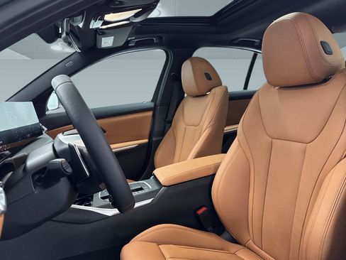 Used 2025 BMW 330i Sedan w/ Convenience Package image 15