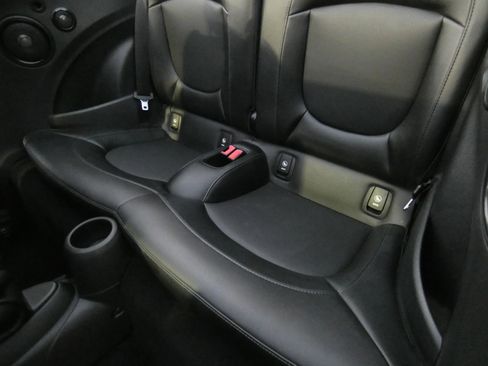 Used 2018 MINI Cooper S image 17