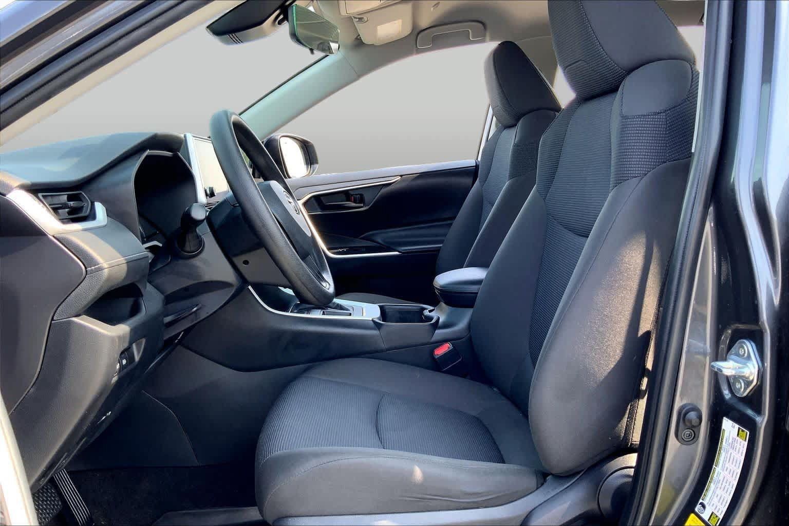 Used 2023 Toyota RAV4 LE FWD image 8